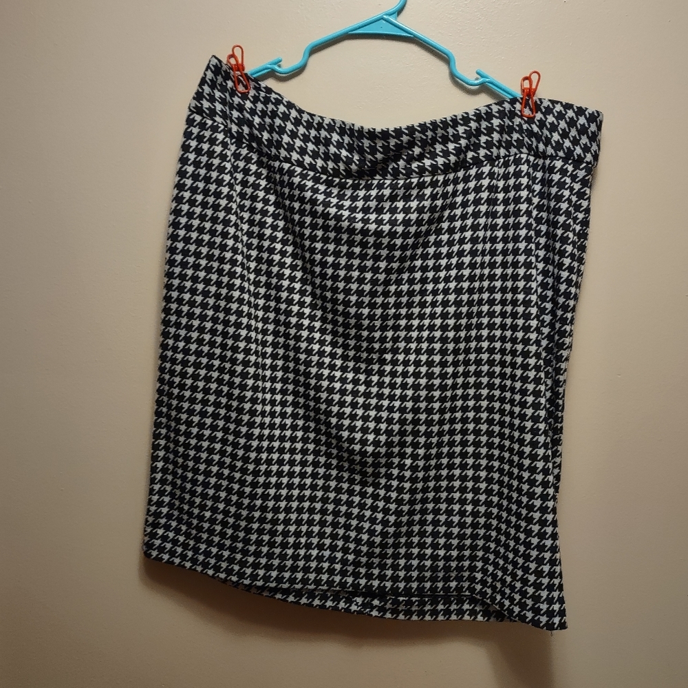 Lane Bryant sz 22 houndstooth pencil skirt